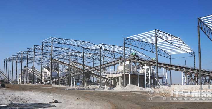 時產800噸生產現場，多臺設備同時作業(yè)